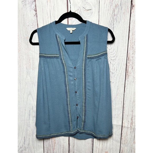 Lucky Brand Women’s Sleeveless Embroidered V Neck Button Up Blouse Blue Size M - Picture 1 of 5